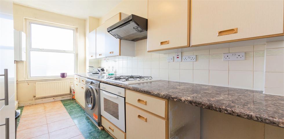			UNDER OFFER , 2 Bedroom, 1 bath, 1 reception Flat			 Chamberlayne Road, KENSAL GREEN/QUEENS PARK